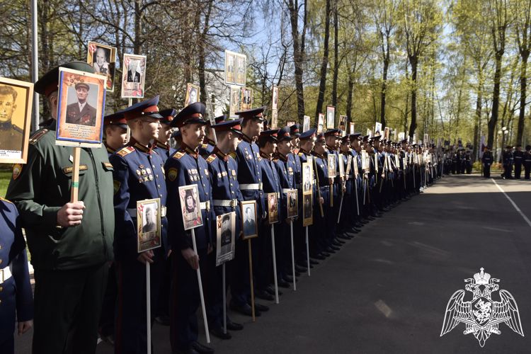 Кадеты почтили память предков в "Бессмертном полку"