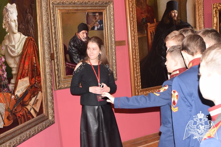 кадеты Московского президентского кадетского училища им. М.А. Шолохова ВНГ РФ приняли участие в выставке-конкурсе детских рисунков