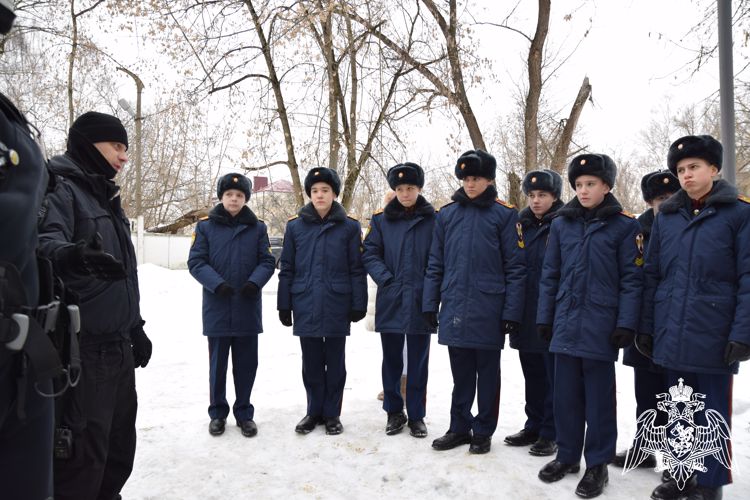 Экскурсия кадет в ОМОН (Т) ГУ Росгвардии по г.Москве