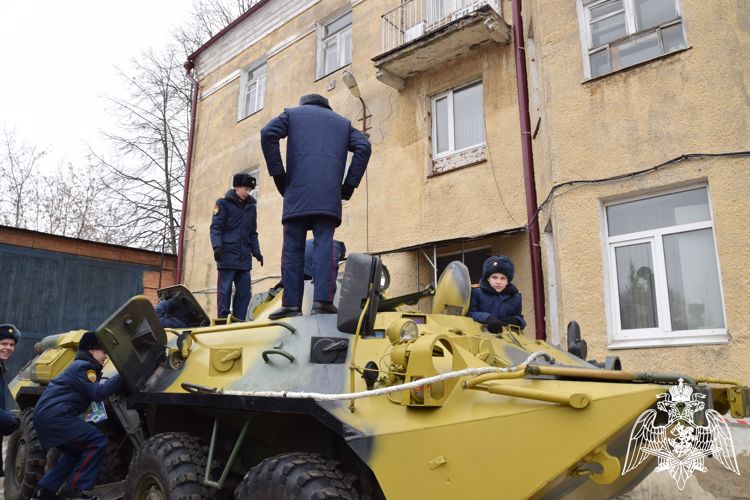 Экскурсия кадет в ОМОН (Т) ГУ Росгвардии по г.Москве