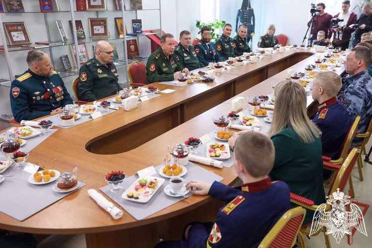 Генерал армии Виктор Золотов встретился с династиями росгвардейцев в Московском президентском кадетском училище имени М.А. Шолохова