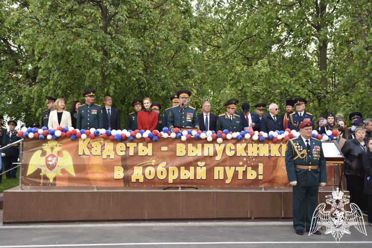 Прощание выпускников Московского президентского кадетского училища имени М.А. Шолохова войск национальной гвардии Российской Федерации со Знаменем