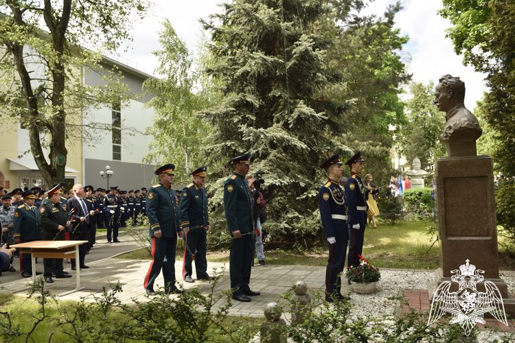 Прощание выпускников Московского президентского кадетского училища имени М.А. Шолохова войск национальной гвардии Российской Федерации со Знаменем