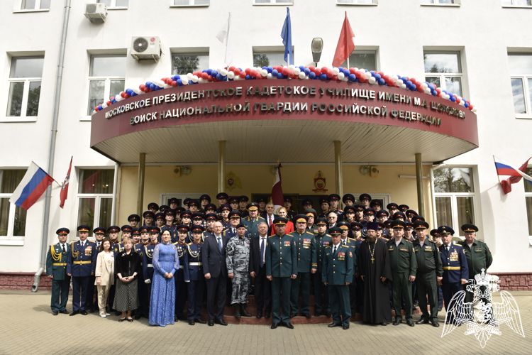 Прощание выпускников Московского президентского кадетского училища имени М.А. Шолохова войск национальной гвардии Российской Федерации со Знаменем