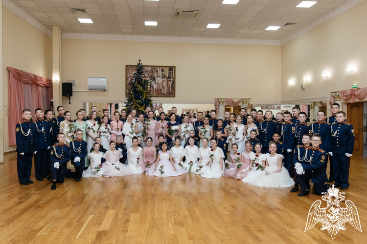 В УЧИЛИЩЕ СОСТОЯЛИСЬ НОВОГОДНИЕ КАДЕТСКИЕ БАЛЫ