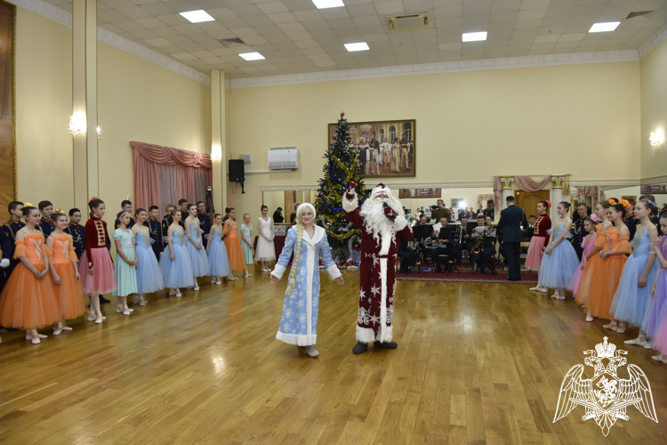 В УЧИЛИЩЕ СОСТОЯЛИСЬ НОВОГОДНИЕ КАДЕТСКИЕ БАЛЫ