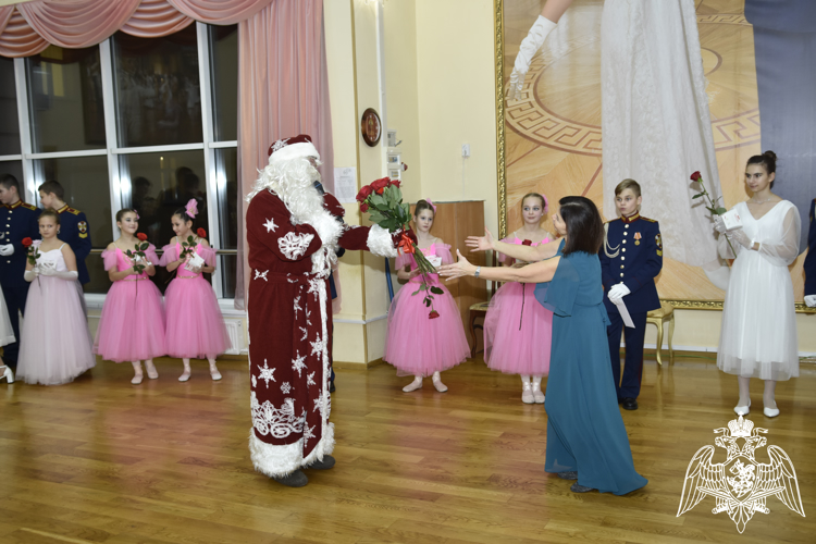 В УЧИЛИЩЕ СОСТОЯЛИСЬ НОВОГОДНИЕ КАДЕТСКИЕ БАЛЫ