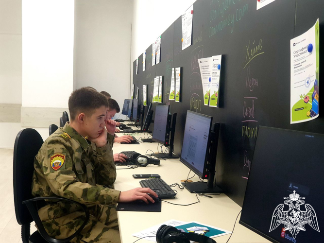 Наши кадеты успешно завершили теоретический этап комплексного экзамена в рамках конкурса "Кибердром.2024"