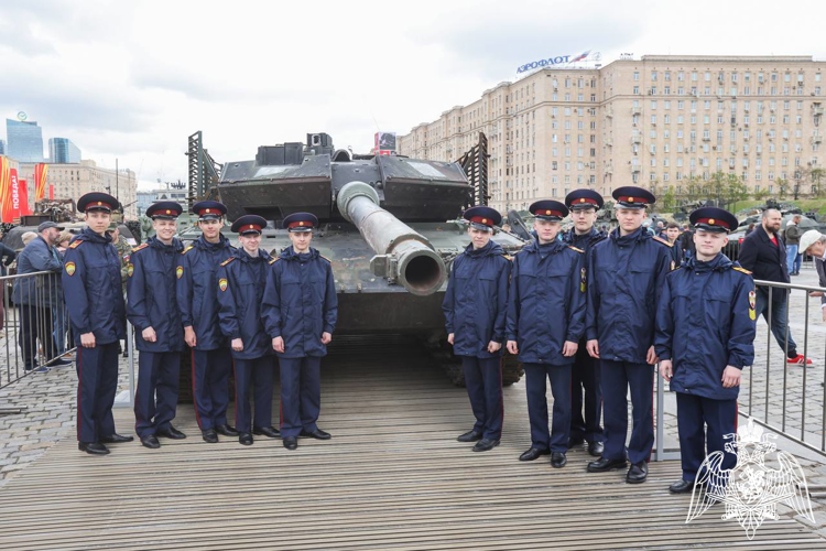 Кадеты Московского президентского кадетского училища им. М.А. Шолохова войск национальной гвардии посетили выставку трофейной техники и вооружения