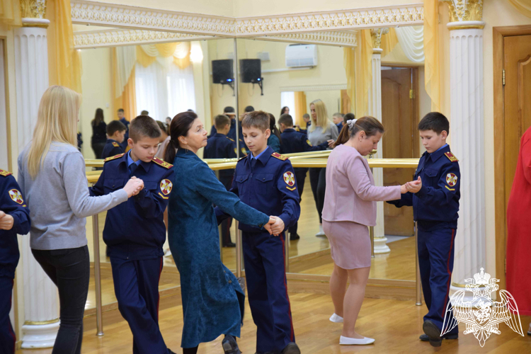 Сводная репетиция 5-х классов: первые шаги к новогоднему балу