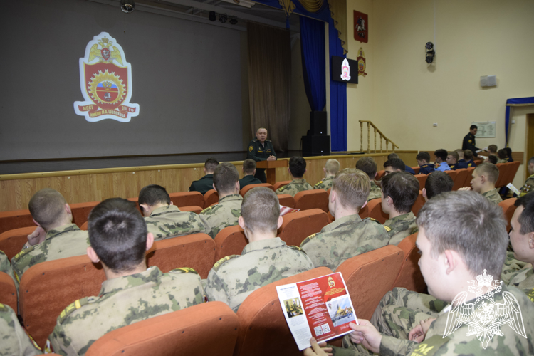 ВСТРЕЧА КАДЕТ С ВЫПУСКНИКАМИ УЧИЛИЩА – КУРСАНТАМИ ВООВО РОСГВАРДИИ