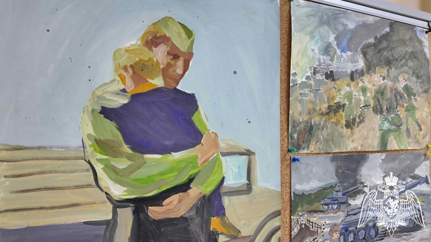 В училище проходит выставка кадетских рисунков «Победа в красках», посвящённая 80-летию Победы в Великой Отечественной войне