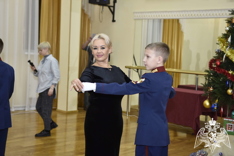 В Московском президентском кадетском училище им. М.А. Шолохова стартовала череда новогодних балов