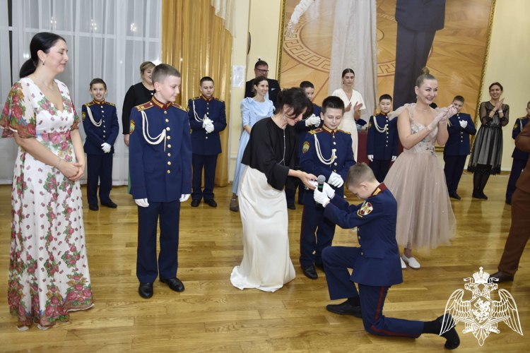В Московском президентском кадетском училище им. М.А. Шолохова стартовала череда новогодних балов