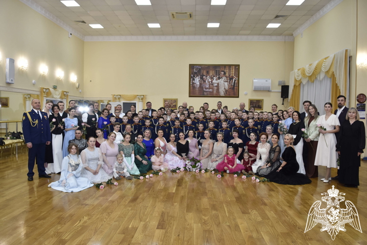 В Московском президентском кадетском училище им. М.А. Шолохова стартовала череда новогодних балов