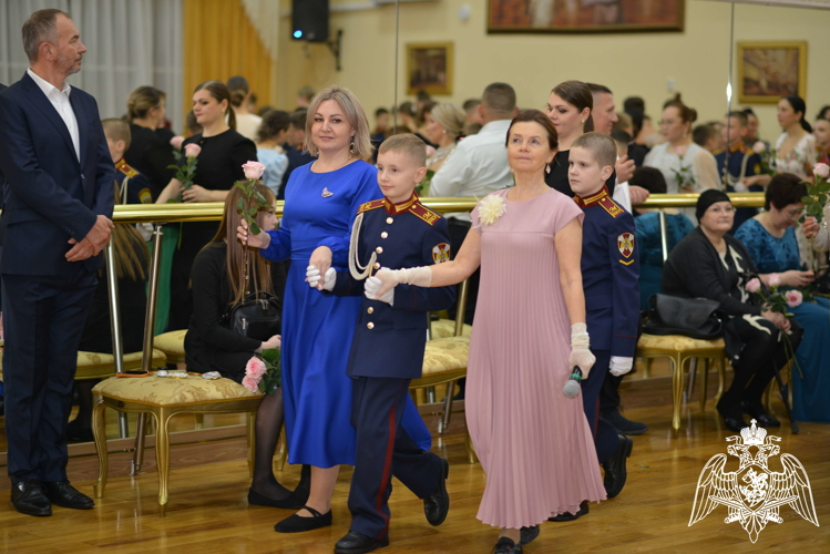 В Московском президентском кадетском училище им. М.А. Шолохова стартовала череда новогодних балов