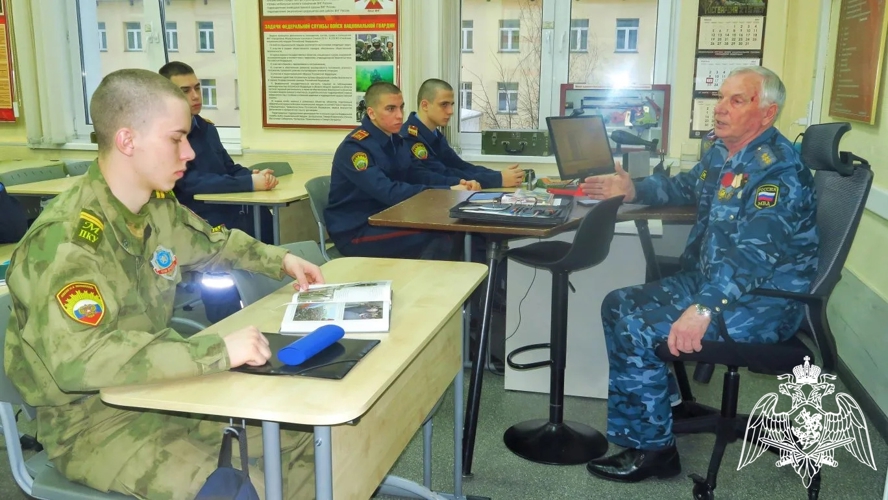 Живая история: ветераны войск правопорядка в гостях у кадет училища.