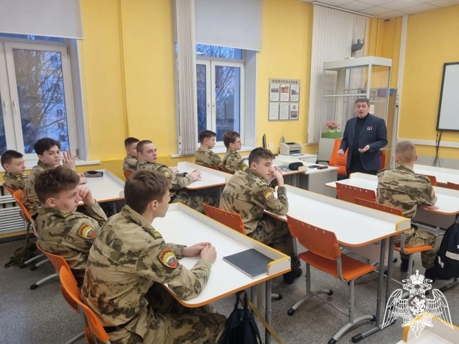 Живая история: ветераны войск правопорядка в гостях у кадет училища.
