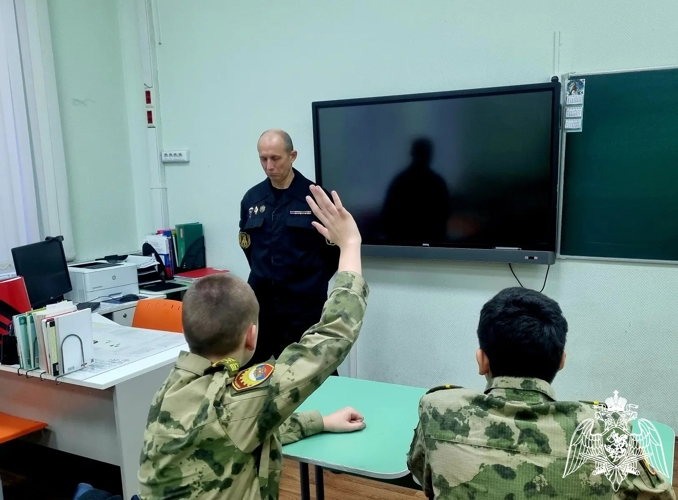 Живая история: ветераны войск правопорядка в гостях у кадет училища.