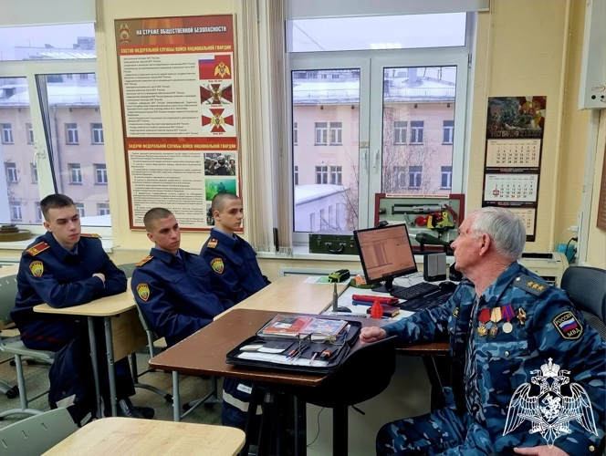 Живая история: ветераны войск правопорядка в гостях у кадет училища.