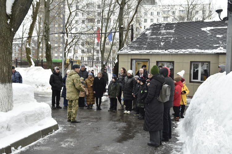 Будущие кадеты и их родители познакомились с условиями обучения в кадетском училище.