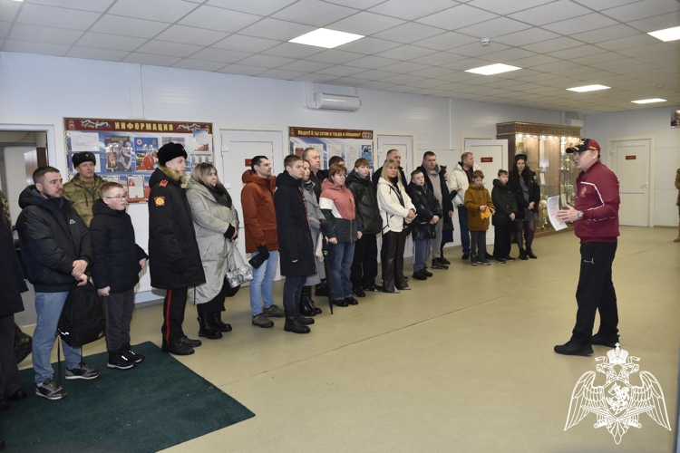 Будущие кадеты и их родители познакомились с условиями обучения в кадетском училище.