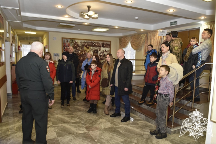 Будущие кадеты и их родители познакомились с условиями обучения в кадетском училище.