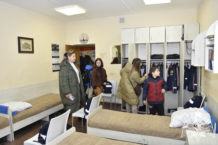 Будущие кадеты и их родители познакомились с условиями обучения в кадетском училище.