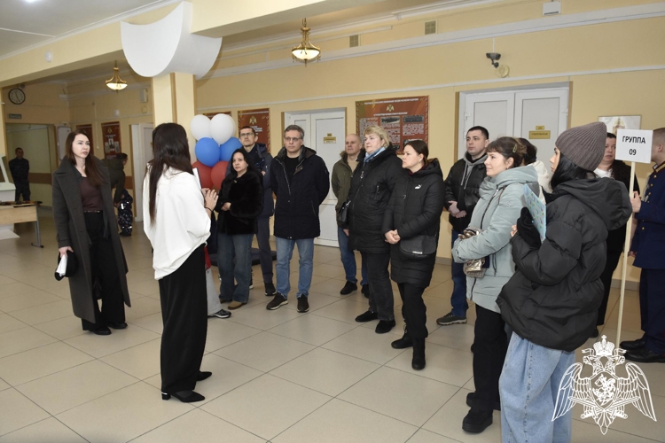 Будущие кадеты и их родители познакомились с условиями обучения в кадетском училище.