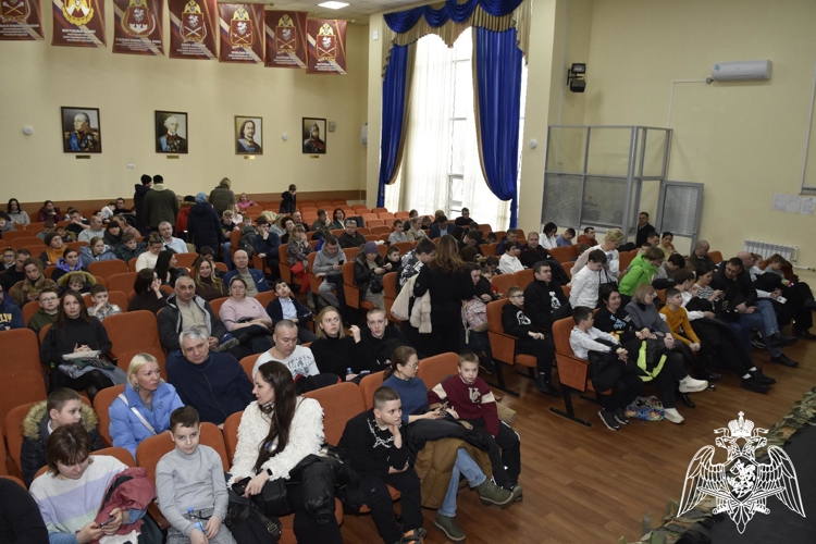 Будущие кадеты и их родители познакомились с условиями обучения в кадетском училище.