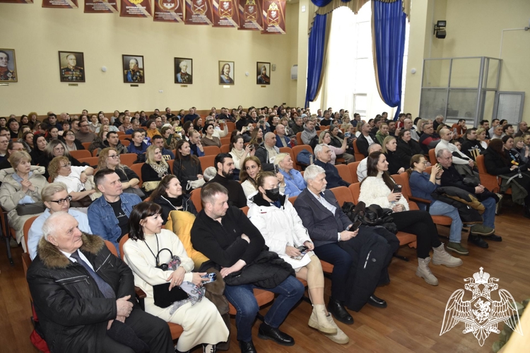 Будущие кадеты и их родители познакомились с условиями обучения в кадетском училище.