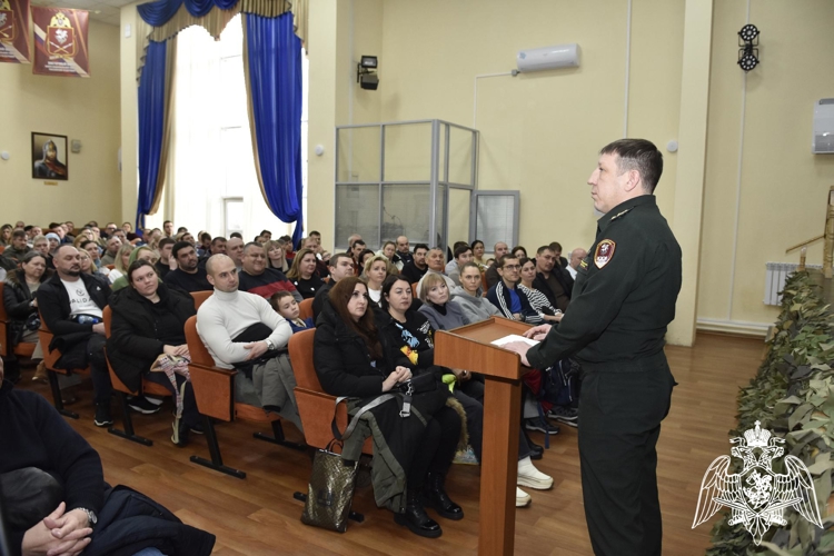 Будущие кадеты и их родители познакомились с условиями обучения в кадетском училище.