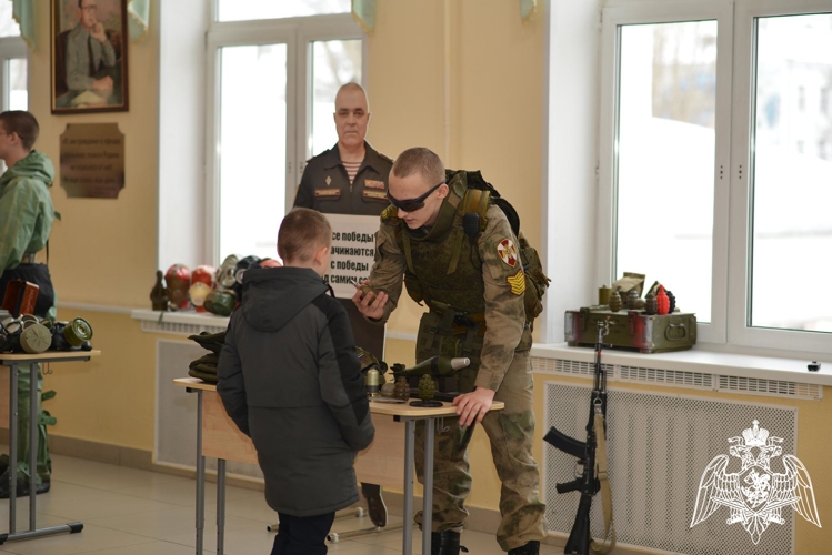 Будущие кадеты и их родители познакомились с условиями обучения в кадетском училище.
