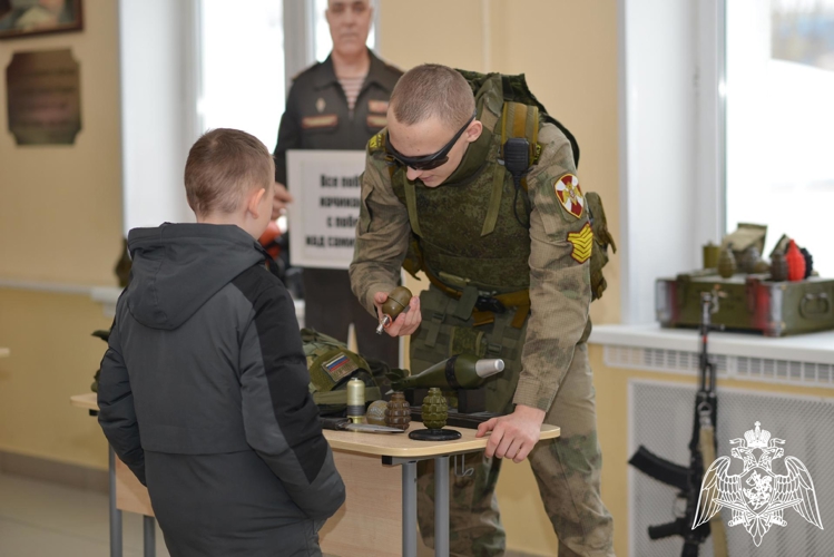 Будущие кадеты и их родители познакомились с условиями обучения в кадетском училище.