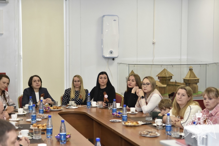 «Сила духа – сила семьи»: в училище имени Шолохова поздравили матерей и жен героев