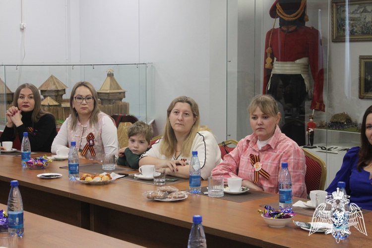 «Сила духа – сила семьи»: в училище имени Шолохова поздравили матерей и жен героев