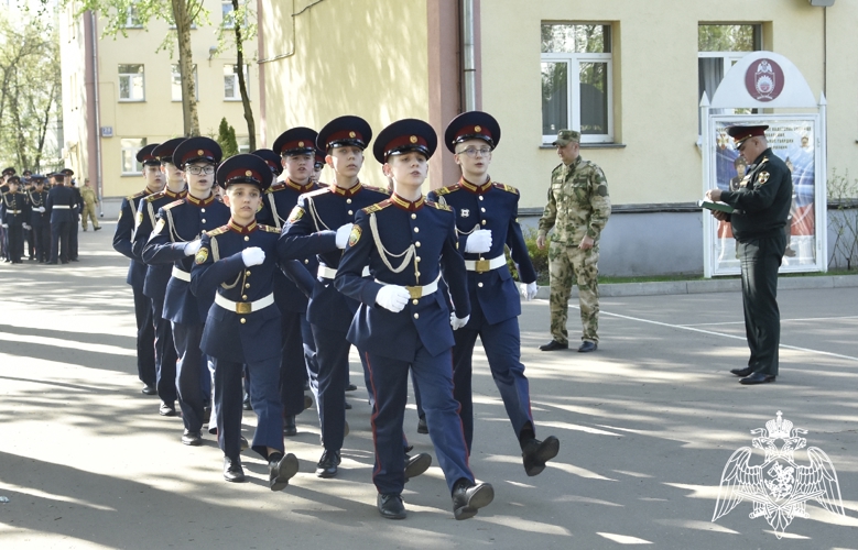 Красив в строю – силён в бою!
